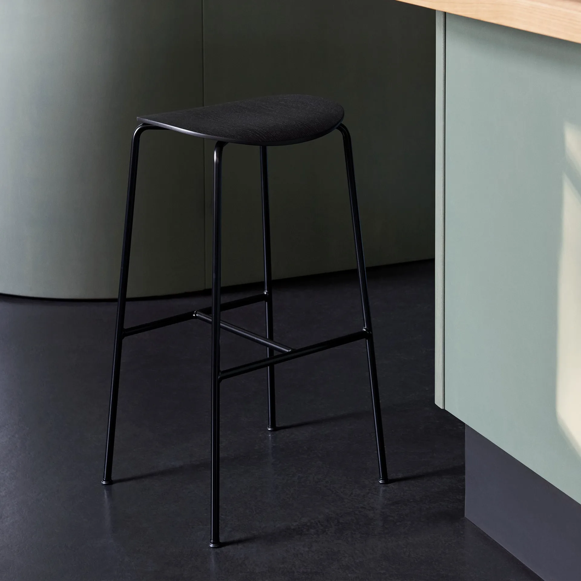 Pavilion AV37 barpall 68 cm, Black-black lacquered oak &Tradition