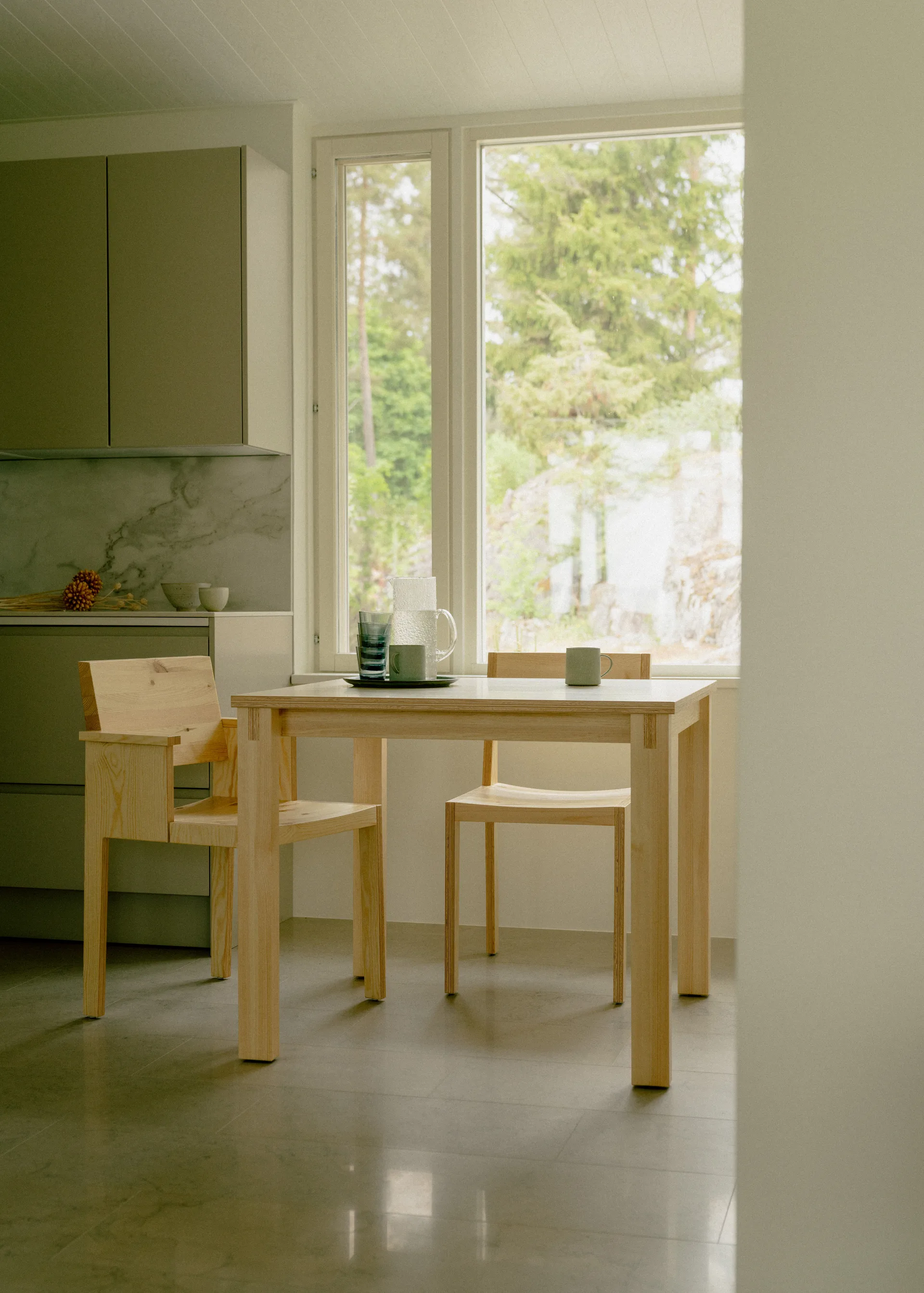 016 Maasto Table bord, Matt oljevaxad furu, 90x90x75 cm Vaarnii