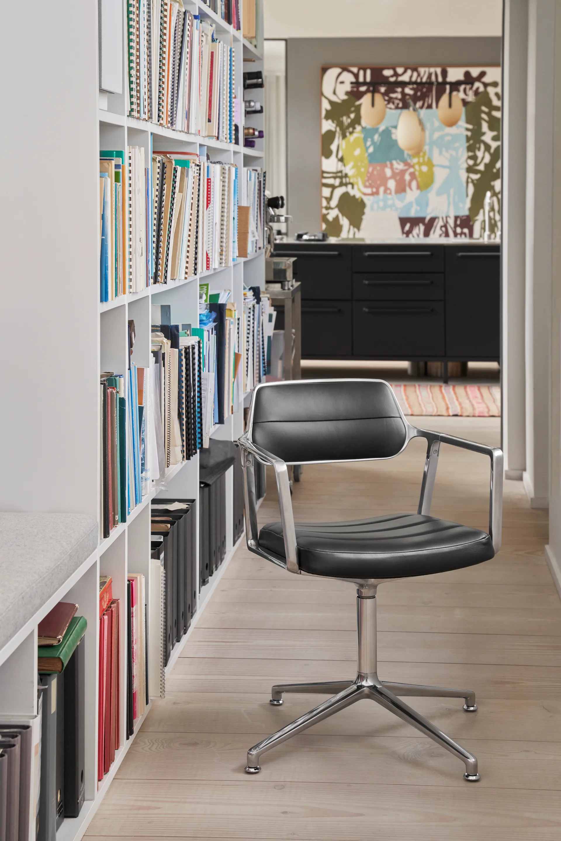 Vipp453 Swivel kontorsstol, Leather black-pol. aluminium Vipp
