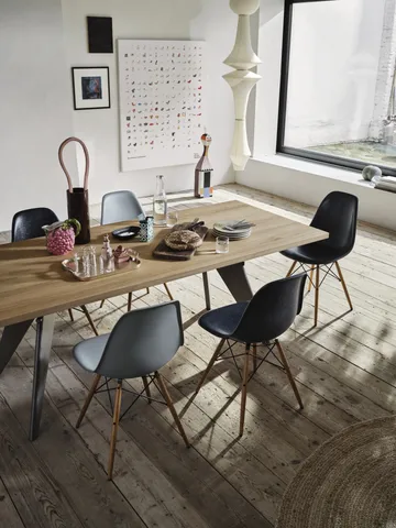 Eames Fiberglass Chairs DSW stol - classic red, askben - Vitra