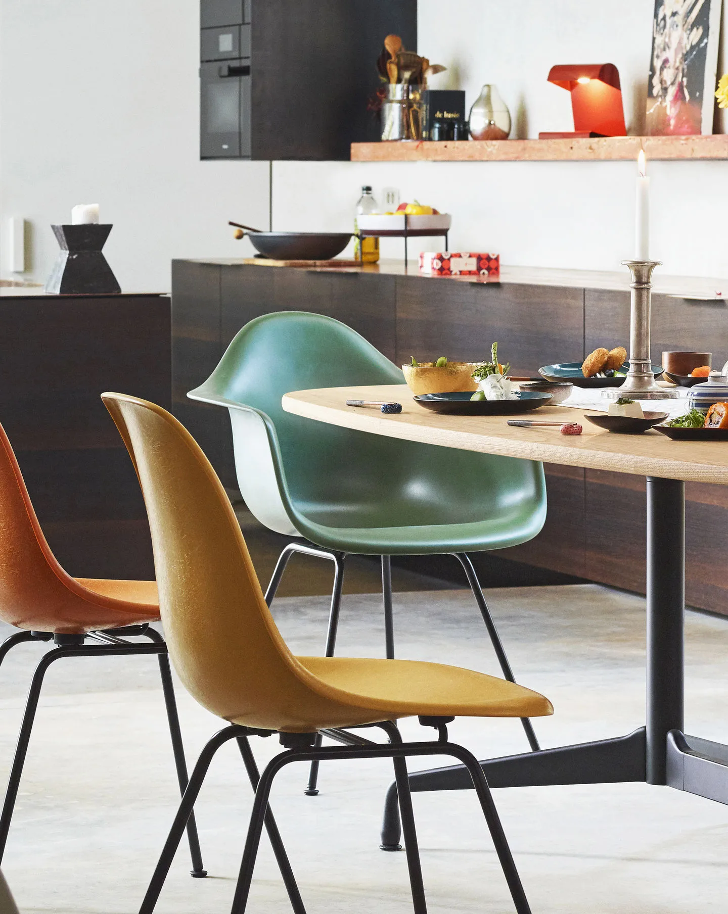 Eames fiberglass chairs DSX stol, Red orange-Black Vitra