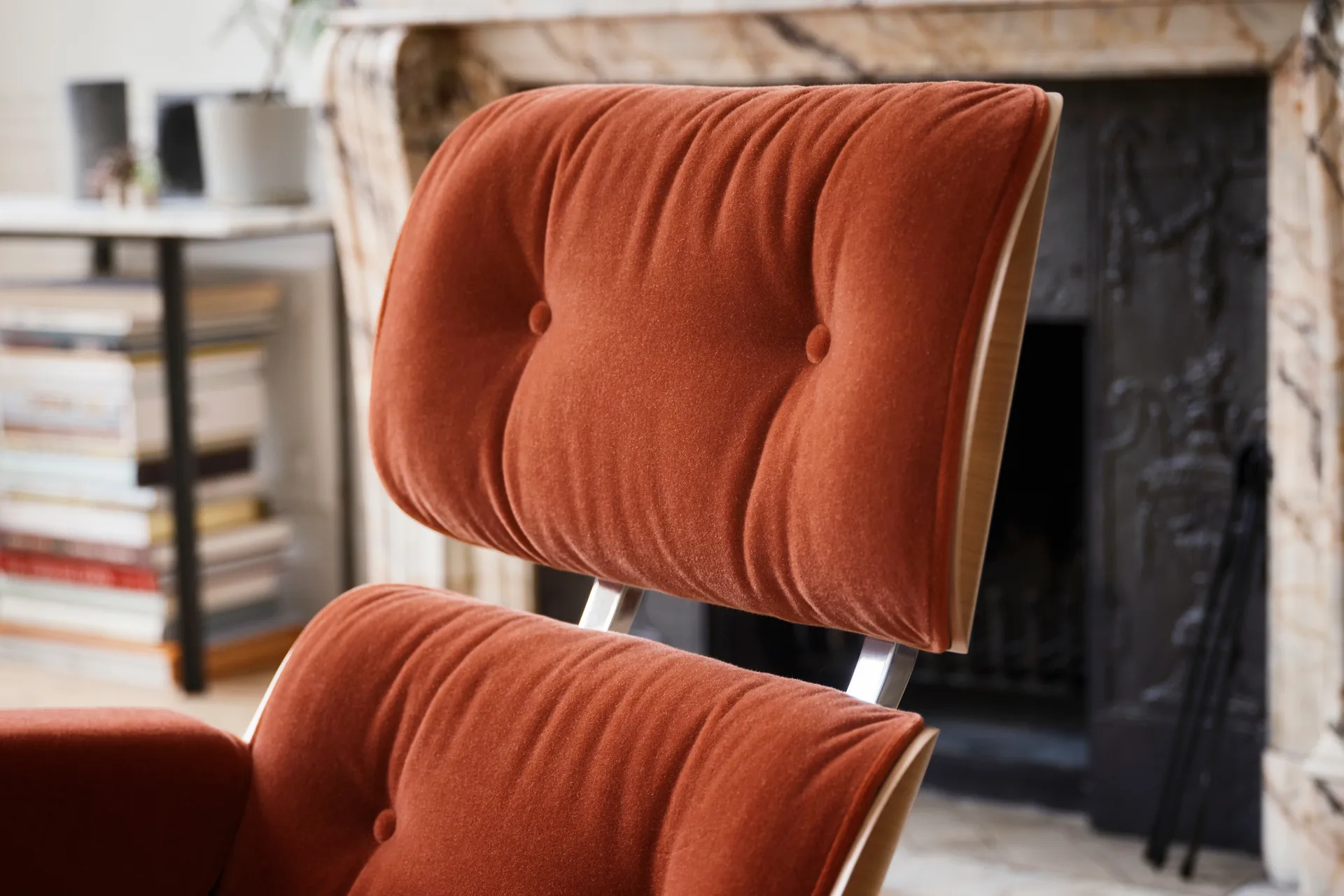 Eames Lounge Chair & Ottoman new dimensions, 07 Brandy-28 cherry natural-pol. steel Vitra