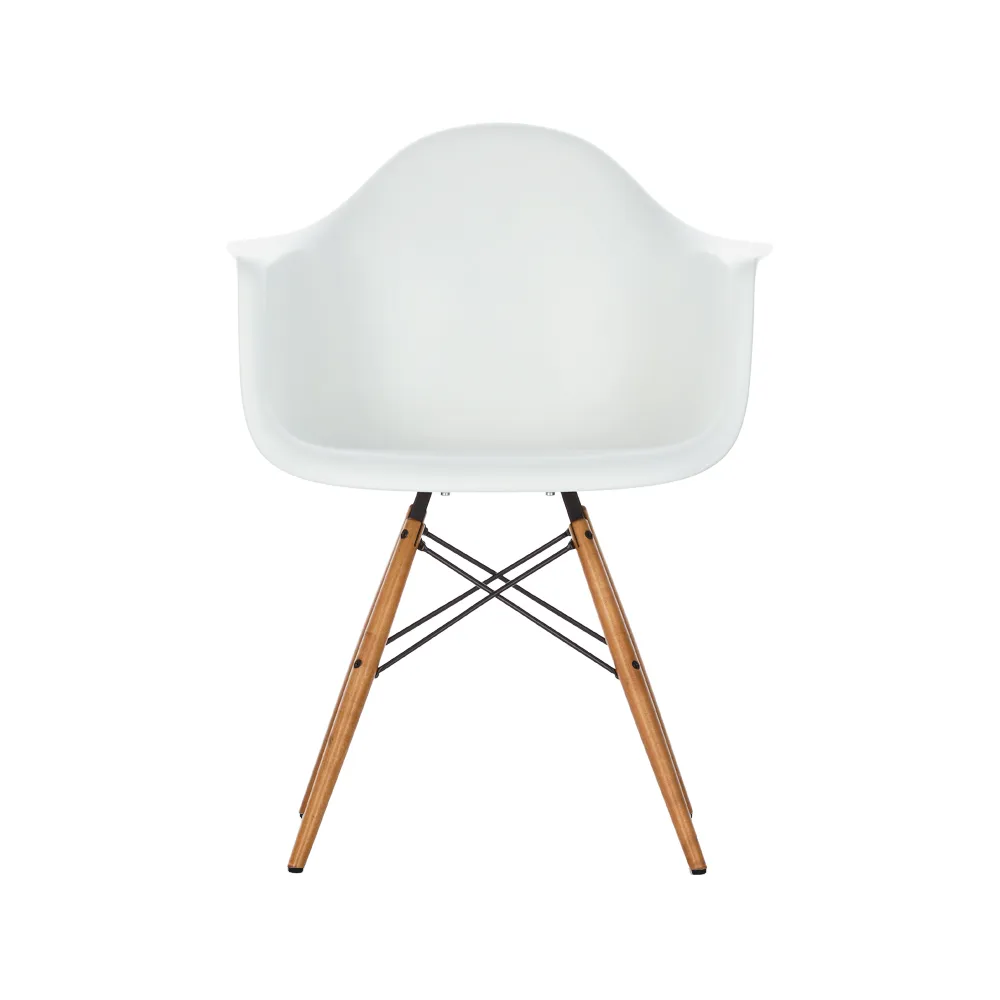 Eames plastic armchair DAW stol lönnben, White Vitra