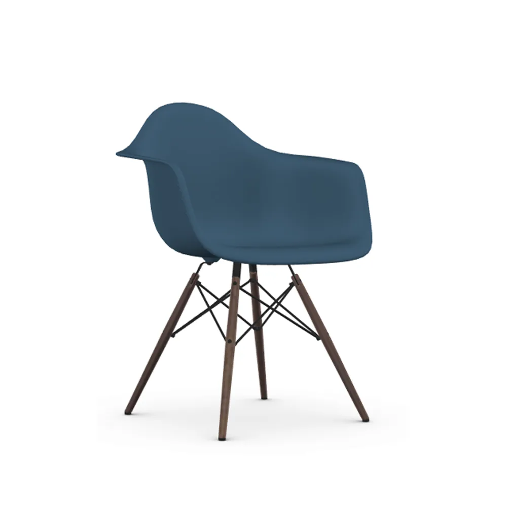 Eames Plastic Armchair RE DAW stol, 83 sea blue-dark maple Vitra