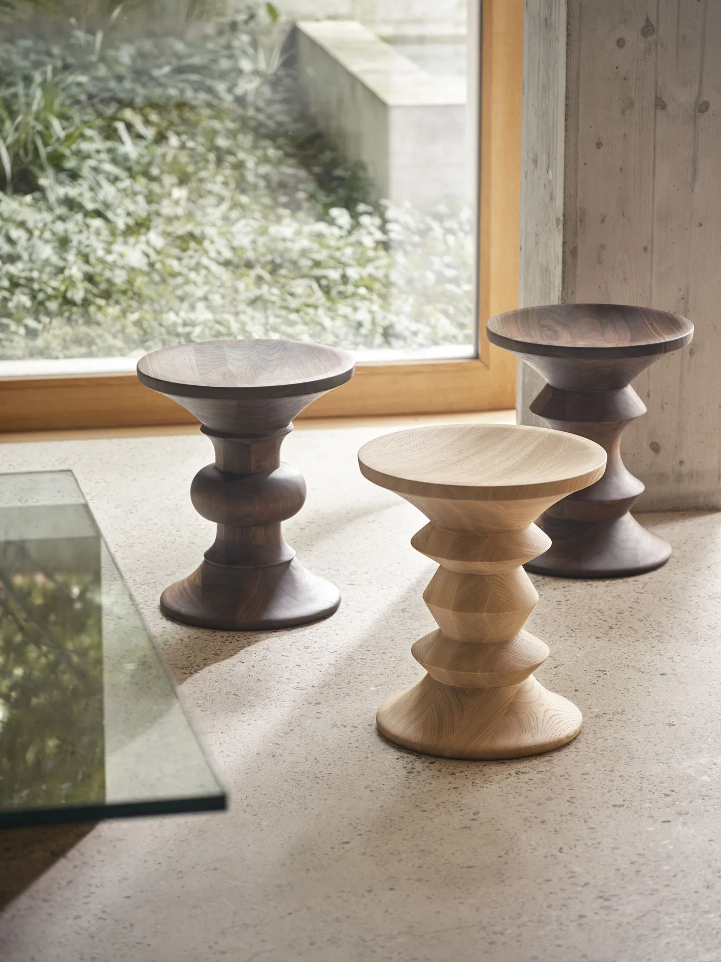 Eames Stool sittpall model A, Natural chestnut Vitra