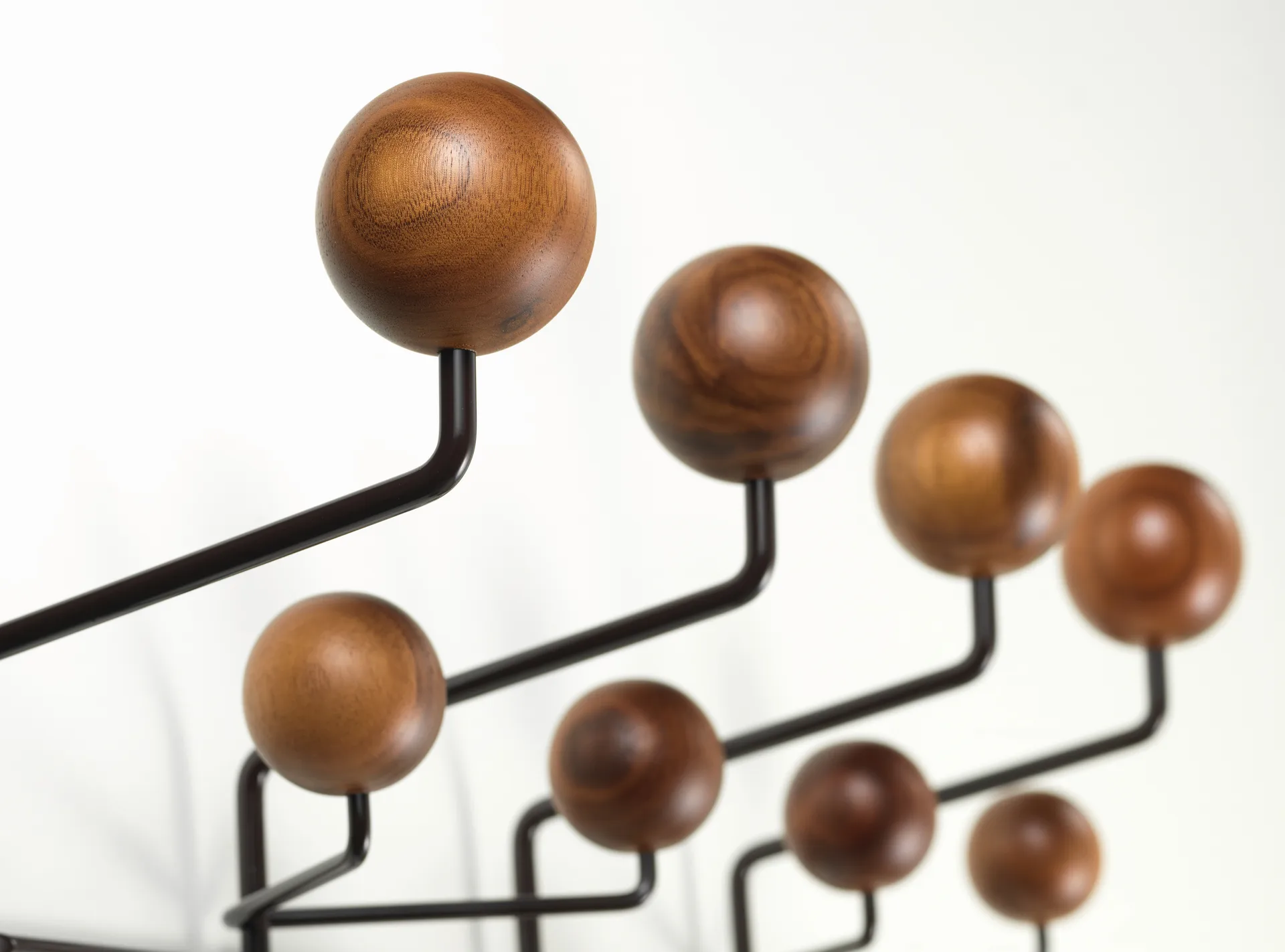 Hang It All klädhängare, Water based laquered-walnut neutral Vitra