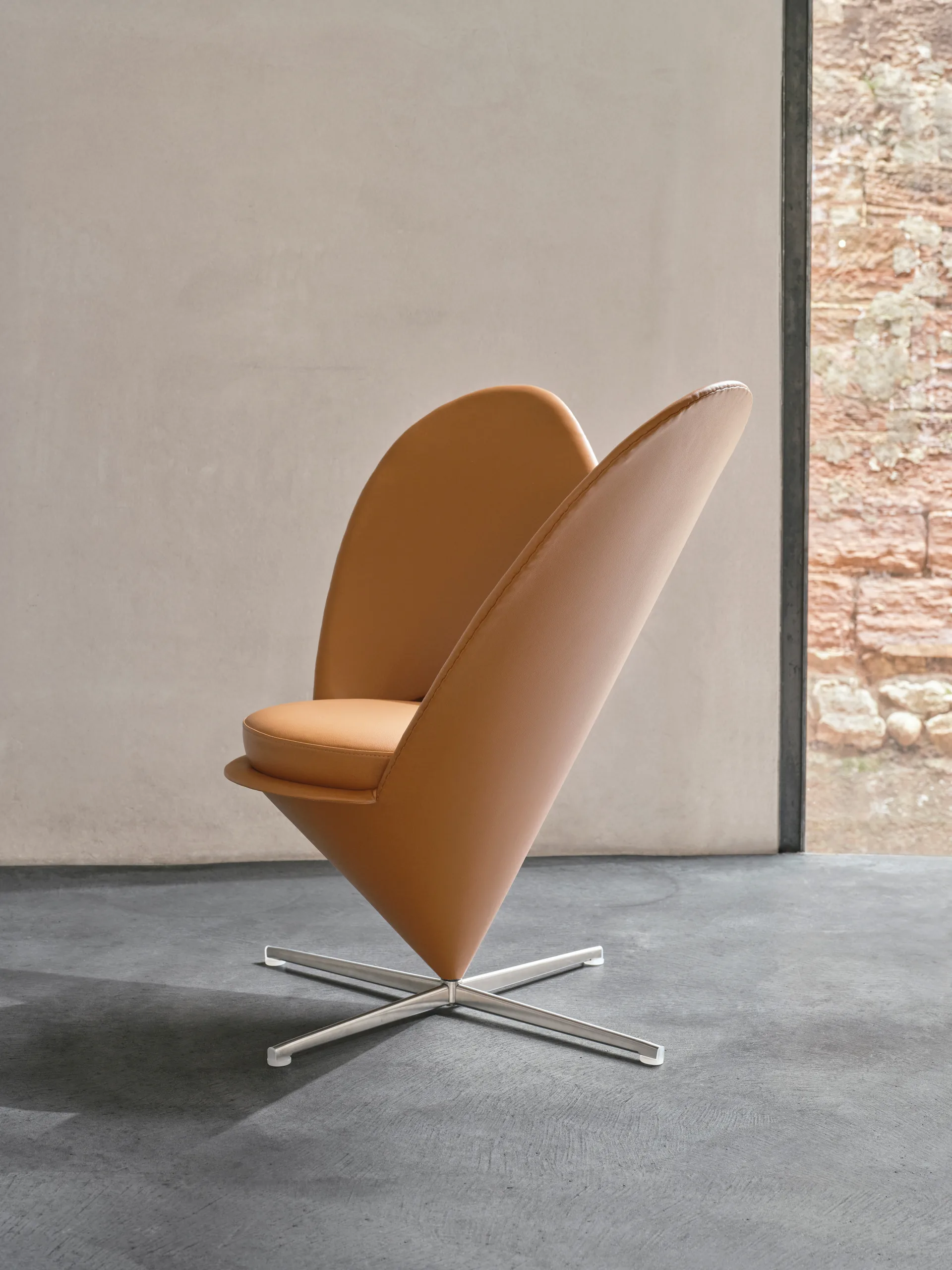 Heart Cone Chair fåtölj, Hola cement-rostfritt stål Vitra