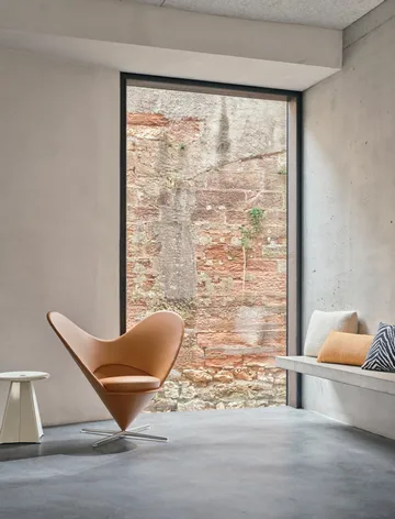 Heart Cone Chair fåtölj - Hola truffle-rostfritt stål - Vitra