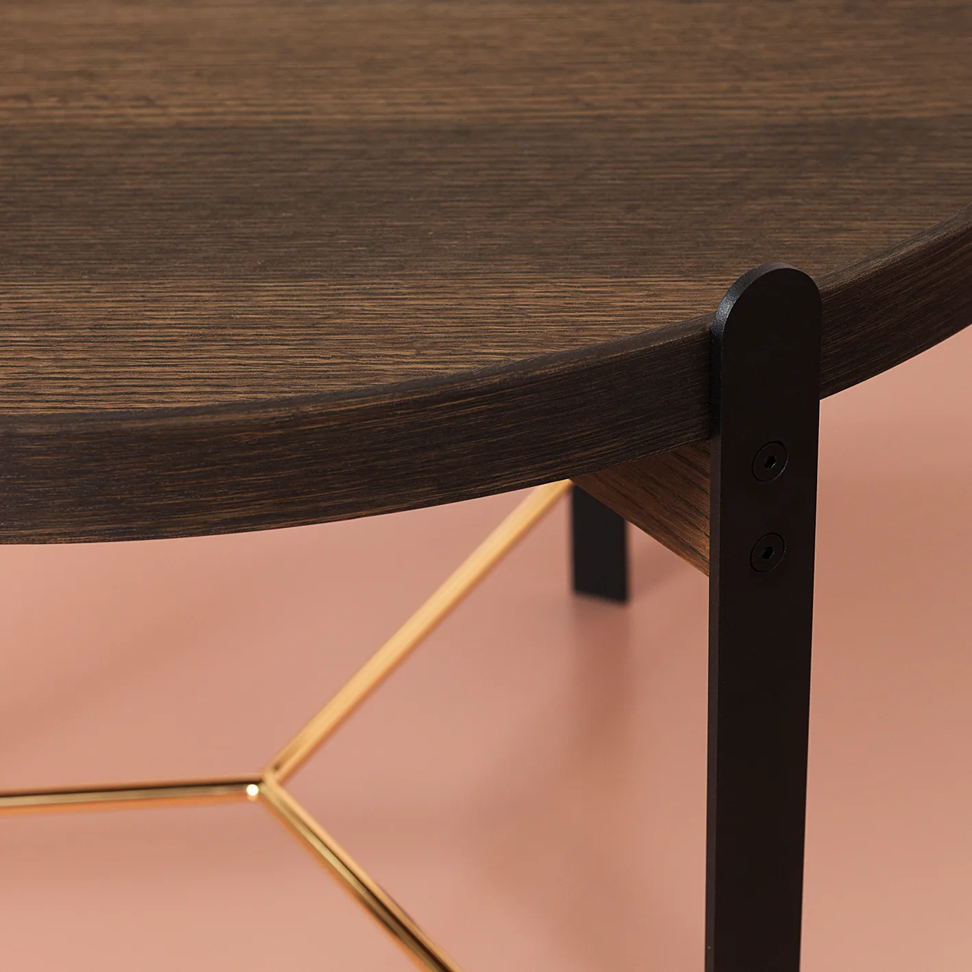 Compose soffbord Ø70 cm med mässingsunderrede, Smoked oak Warm Nordic