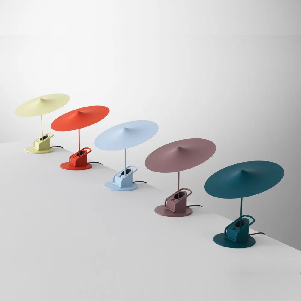 w153 île bordslampa, poppy red Wastberg+