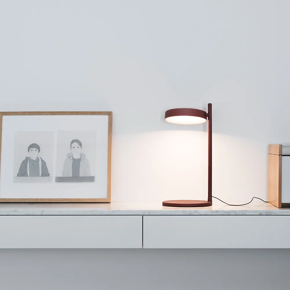 w182 Pastille b2 bordslampa, oxide red, lång arm Wastberg+