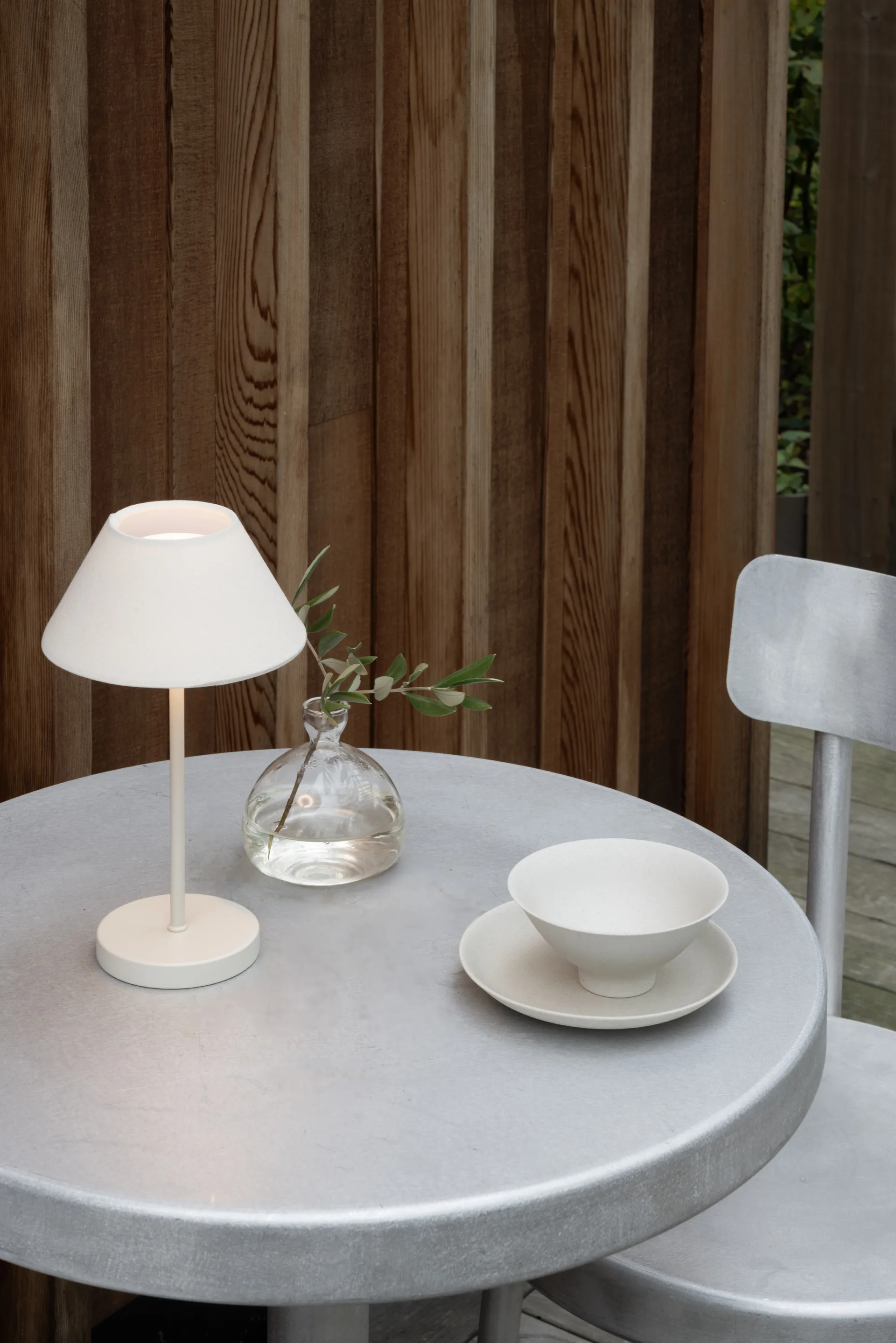 Teya bordslampa portabel, Offwhite, Ø15x26 cm Watt & Veke