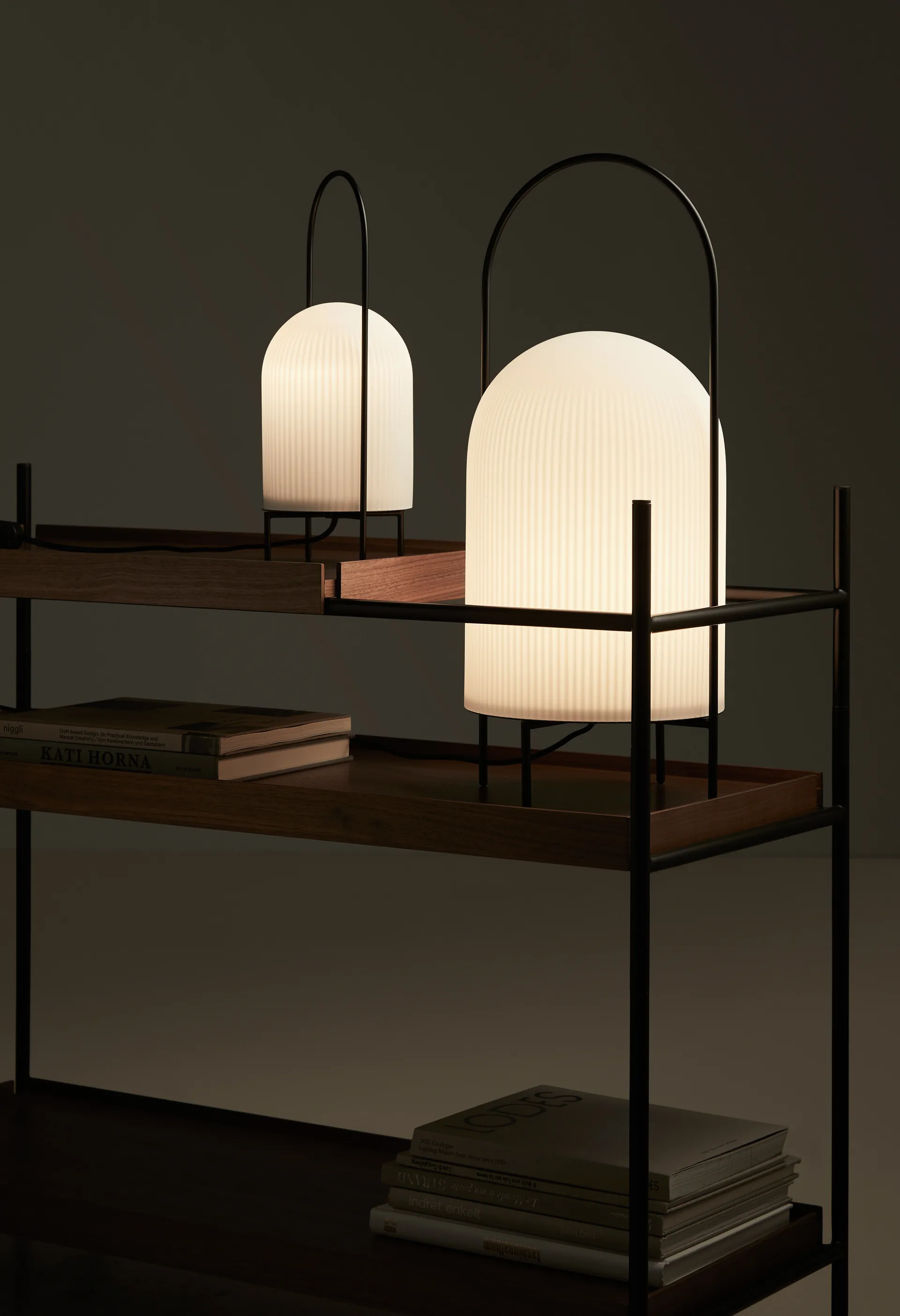 Ghost golvlampa, Svart-vitt opalglas Woud