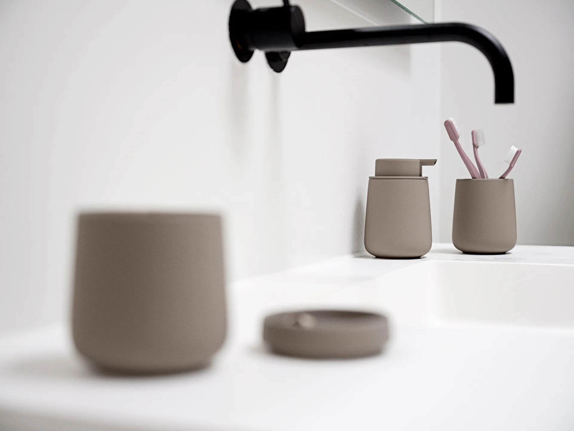 Nova One tandborstmugg, Taupe Zone Denmark